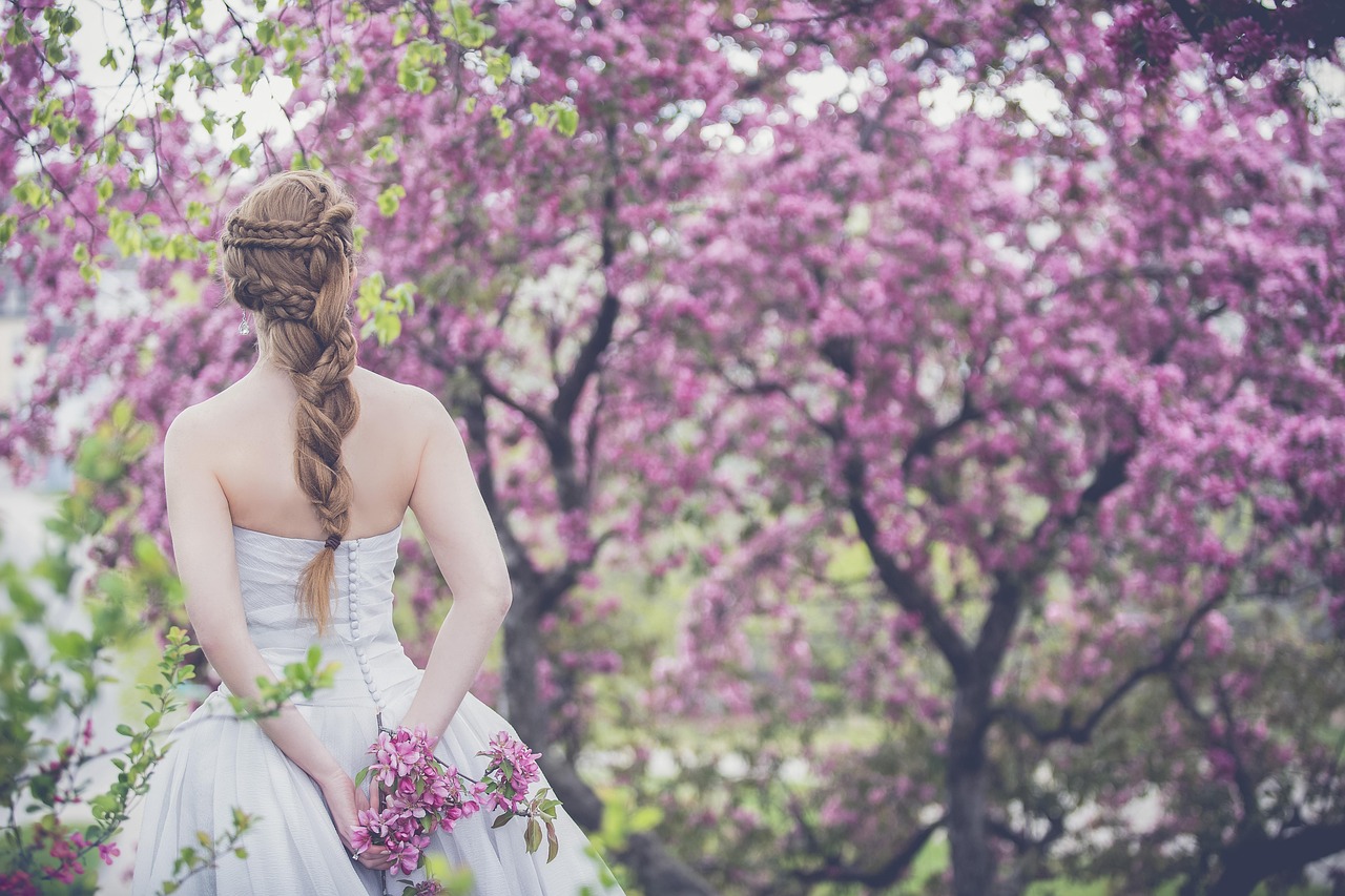 Bride, beautiful flowers, wedding — Plan a Memorable Vow Renewal in Las Vegas